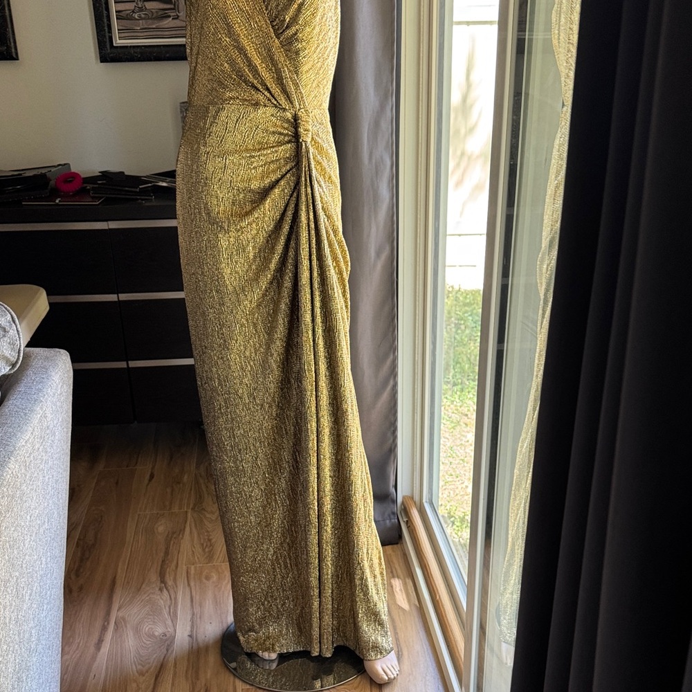 Brand, new cachet, gold, metallic shimmering,  gorgeous dress size 12     (P-5)